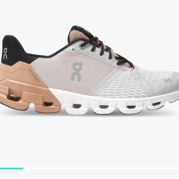 On Running Cloudflyer shoes - Picture 2 of 3